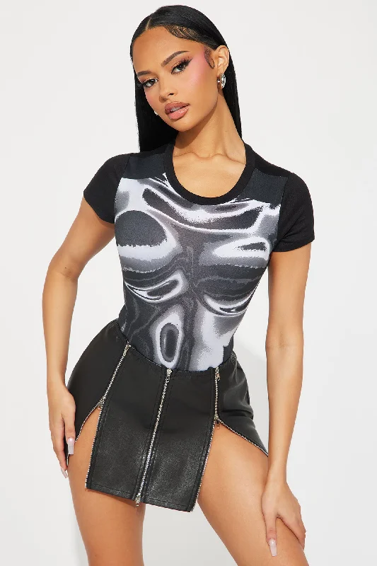 baddie-fever-short-sleeve-bodysuit-black-white