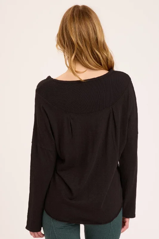 lexonne-v-neck-black